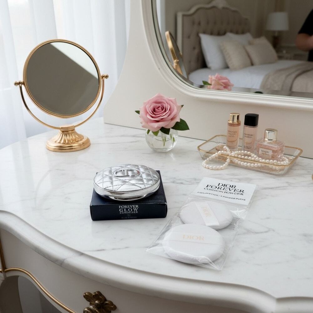 Dior Forever Glow Luminizer 05 Blue Strobe & Dior Powder Puffs